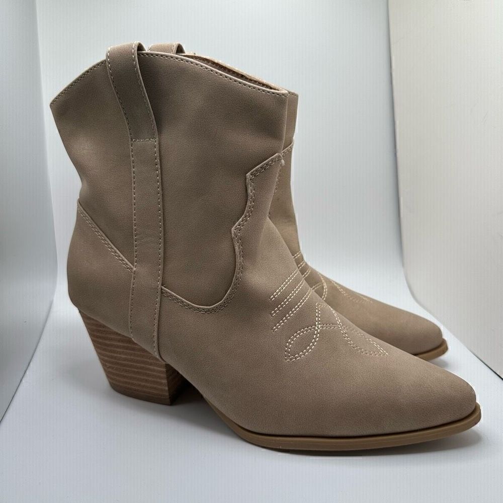 CUSHIONAIRE Women's Western boot with stitch detailing and Memory Foam padding 1